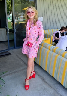 Kathryn Newton feet photo thumbnail
