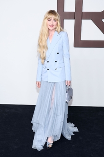 Kathryn Newton feet photo thumbnail