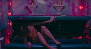 Kathryn Newton feet photo thumbnail