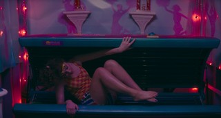 Kathryn Newton feet photo thumbnail