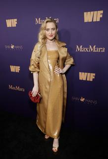 Kathryn Newton feet photo thumbnail
