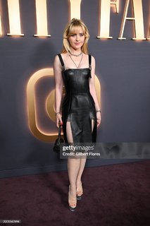 Kathryn Newton feet photo thumbnail