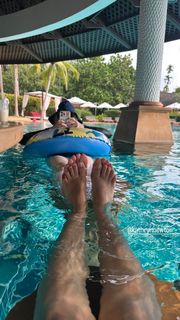 Kathryn Newton feet photo thumbnail