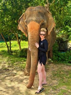 Kathryn Newton feet photo thumbnail