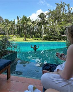 Kathryn Newton feet photo thumbnail