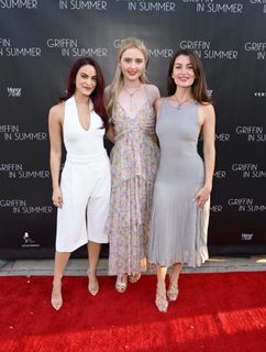 Kathryn Newton feet photo thumbnail