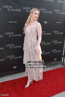 Kathryn Newton feet photo thumbnail