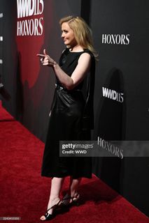 Kathryn Newton feet photo thumbnail