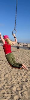 Kathryn Newton feet photo 4
