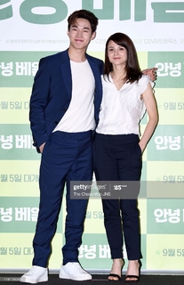 Kathryn Prescott feet photo 13