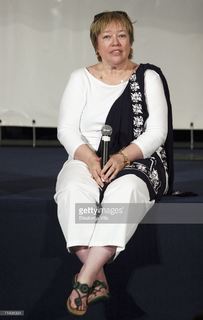 Kathy Bates feet photo 9