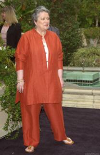 Kathy Bates feet photo 9