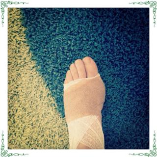 Kathy Griffin feet photo thumbnail