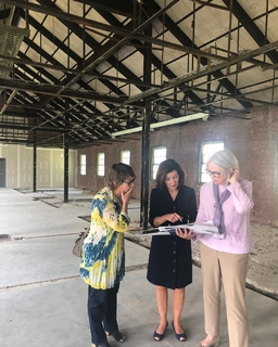 Kathy Hochul feet photo 5