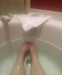 Kathy Najimy feet photo 1