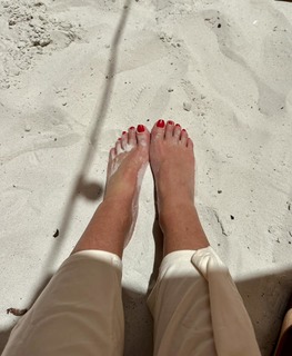 Kathy Wolf feet photo 14