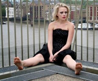 Katia Winter feet photo thumbnail