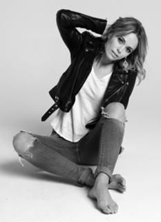 Katia Winter feet photo thumbnail