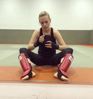 Katia Winter feet photo thumbnail
