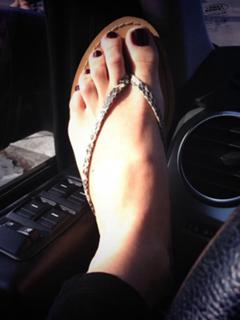 Katie Aselton feet photo thumbnail