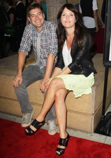 Katie Aselton feet photo thumbnail