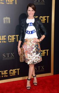 Katie Aselton feet photo thumbnail