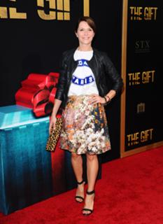 Katie Aselton feet photo thumbnail