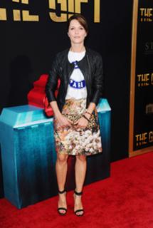 Katie Aselton feet photo thumbnail