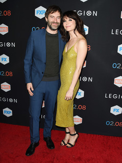 Katie Aselton feet photo thumbnail