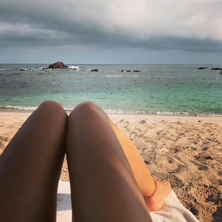 Katie Aselton feet photo thumbnail