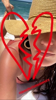 Katie Aselton feet photo thumbnail