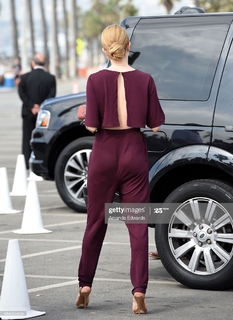 Katie Aselton feet photo thumbnail