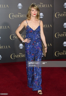 Katie Aselton feet photo thumbnail