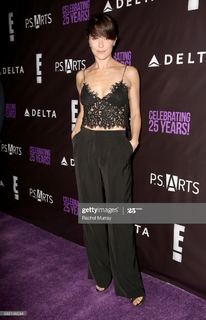 Katie Aselton feet photo thumbnail