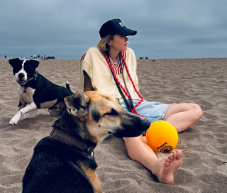 Katie Aselton feet photo thumbnail