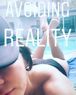 Katie Aselton feet photo thumbnail