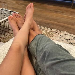 Katie Aselton feet photo thumbnail