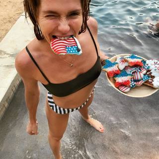 Katie Aselton feet photo thumbnail