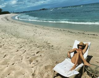 Katie Aselton feet photo thumbnail