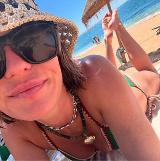 Katie Aselton feet photo thumbnail