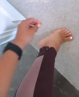 Katie Austin feet photo thumbnail