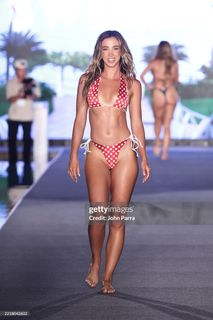 Katie Austin feet photo thumbnail