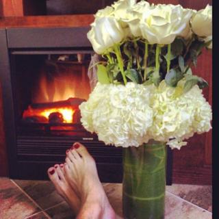 Katie Cassidy feet photo thumbnail