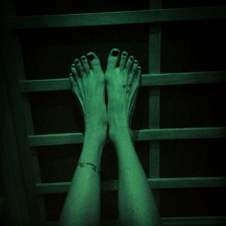 Katie Cassidy feet photo thumbnail