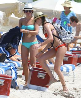Katie Cassidy feet photo thumbnail