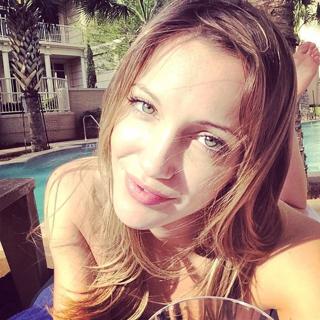 Katie Cassidy feet photo thumbnail