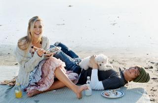 Katie Cassidy feet photo thumbnail