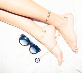 Katie Cassidy feet photo thumbnail