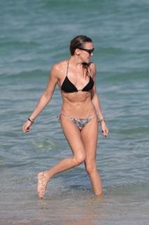 Katie Cassidy feet photo thumbnail