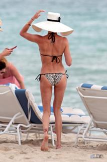 Katie Cassidy feet photo thumbnail